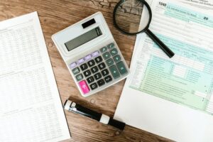 Comprobar y ordenar las prioridades financieras
